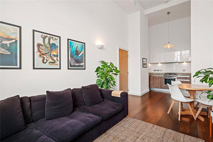 2 Bedroom Apartment To Rent In Ecclesbourne Road, Canonbury, Islington, London, N1