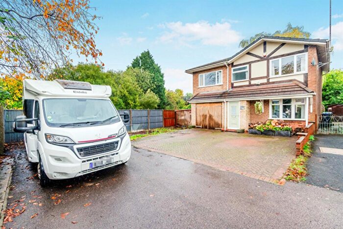 3 Bedroom Detached House For Sale In Beverston Road, Tipton, DY4