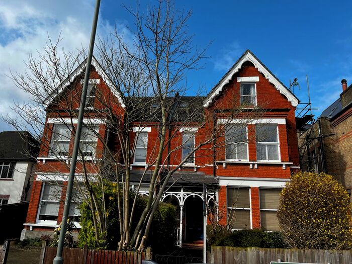2 Bedroom Flat To Rent In Crescent Road, Beckenham, BR3