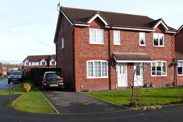 3 Bedroom Semi-Detached House To Rent In Bullfinch Close, Covingham, Swindon, SN3