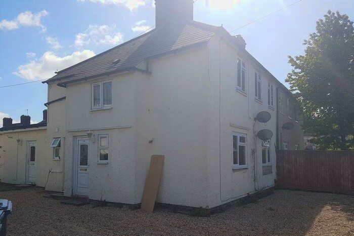 2 Bedroom Flat To Rent In Morris Crescent, Oxford, OX4