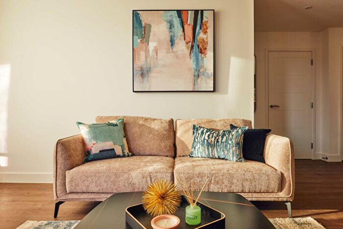 2 Bedroom Apartment To Rent In Park Square, Avebury Boulevard, Milton Keynes, MK9