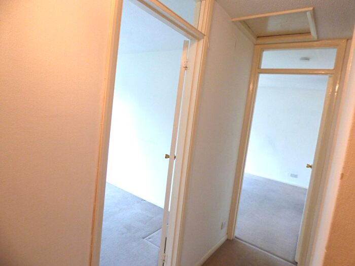 1 Bedroom Flat To Rent In Merrylands Road, Great Bookham, Bookham, Leatherhead, KT23