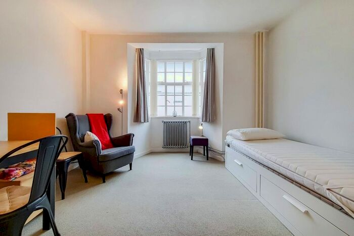 Studio To Rent In Woburn Place, Bloomsbury, London, WC1H