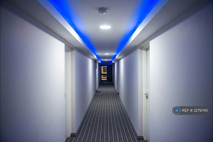 Studio To Rent In Poplar Court, Bradford, BD7