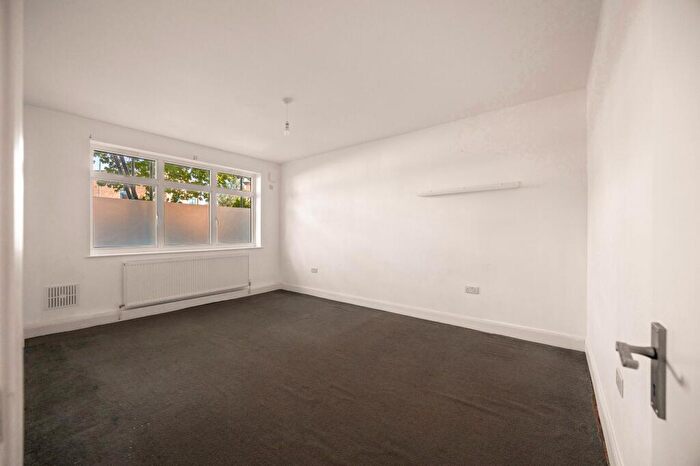 2 Bedroom Apartment For Sale In Longstone Avenue, Harlesden, NW10