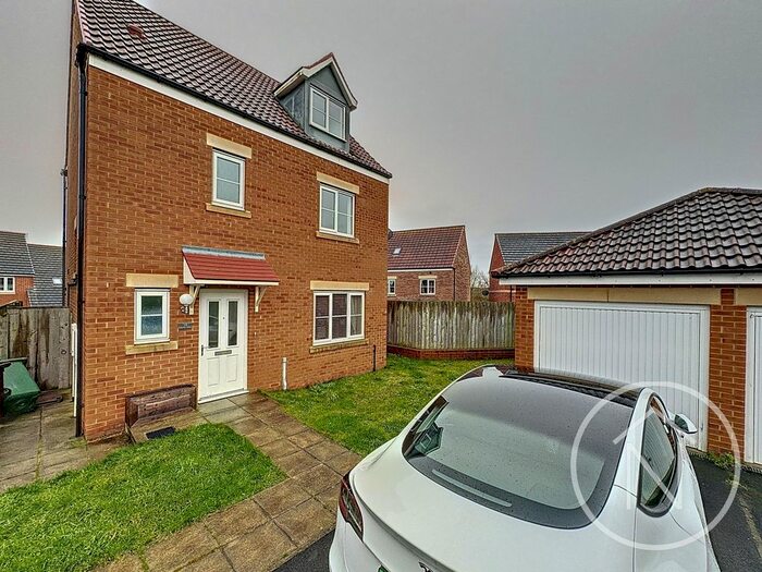 4 Bedroom Town House To Rent In Merlin Way, Hartlepool, TS26