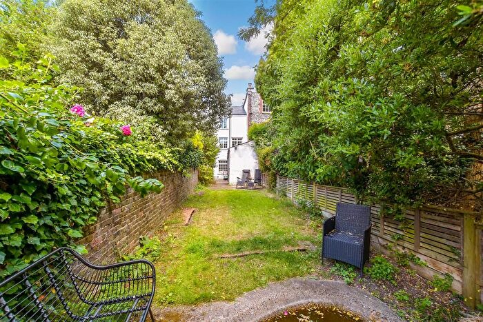 2 Bedroom Cottage For Sale In York Street, Broadstairs, Kent, CT10