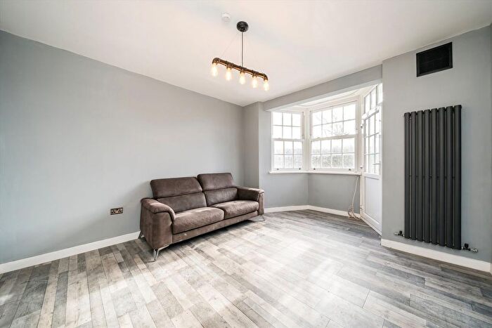 2 Bedroom Flat To Rent In Aspen Gardens, London, W6