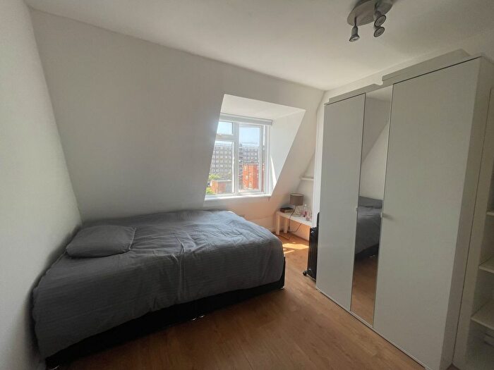 Studio To Rent In Walworth Road, London, SE17