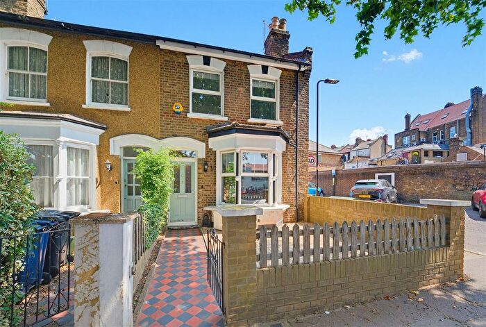 3 Bedroom End Terrace House For Sale In Station Road, Hanwell, W7