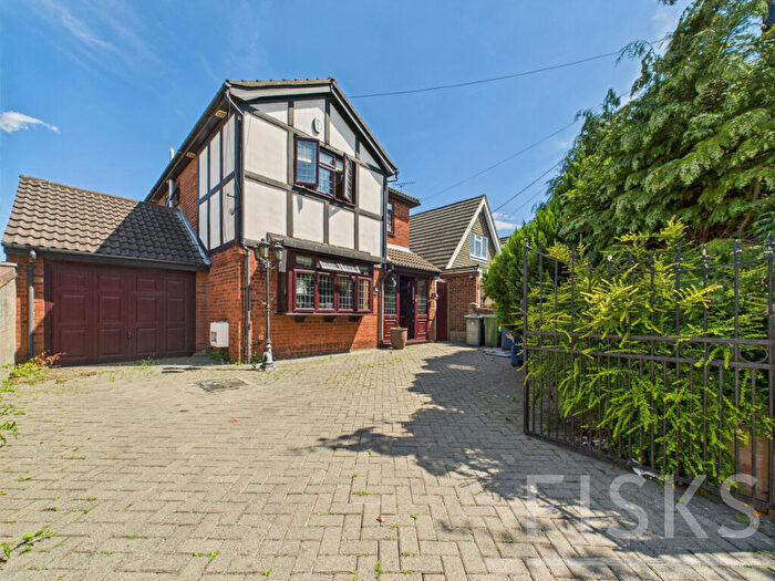 4 Bedroom Detached House For Sale In Kennington Avenue, Benfleet, SS7