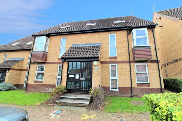 Studio To Rent In Heatherbank Close, Crayford, Dartford, DA1