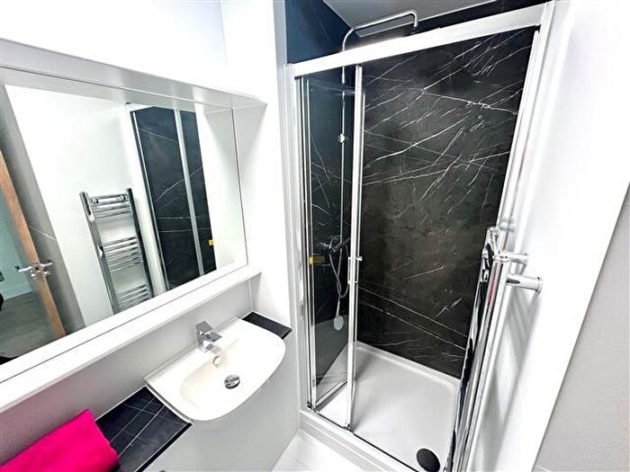 2 Bedroom Apartment To Rent In Birmingham Road, West Bromwich, B70