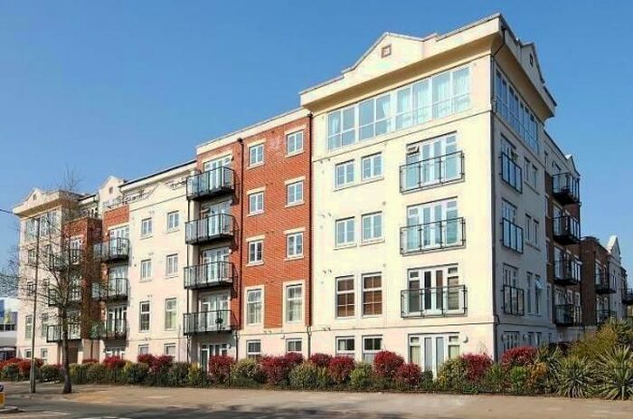 2 Bedroom Flat To Rent In Masons Hill, Bromley BR2