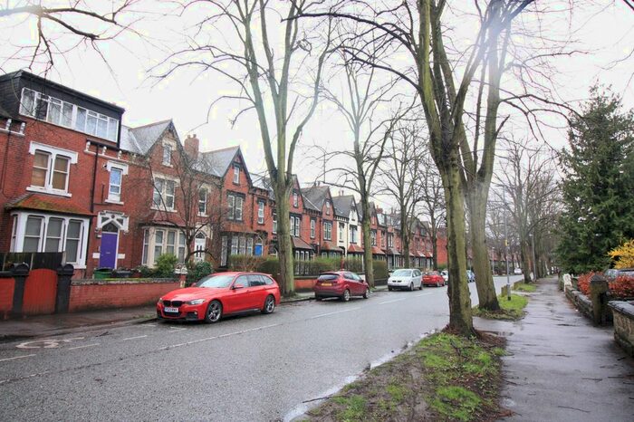5 Bedroom Terraced House To Rent In Harehills Avenue, Leeds LS8