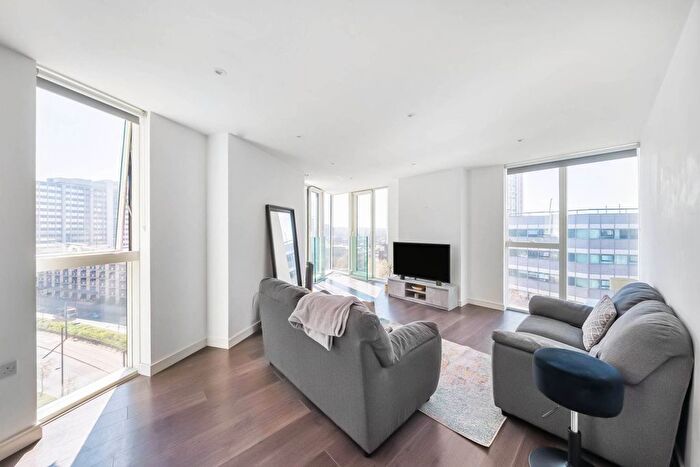 2 Bedroom Flat To Rent In Pinnacle Apartments, Croydon, CR0