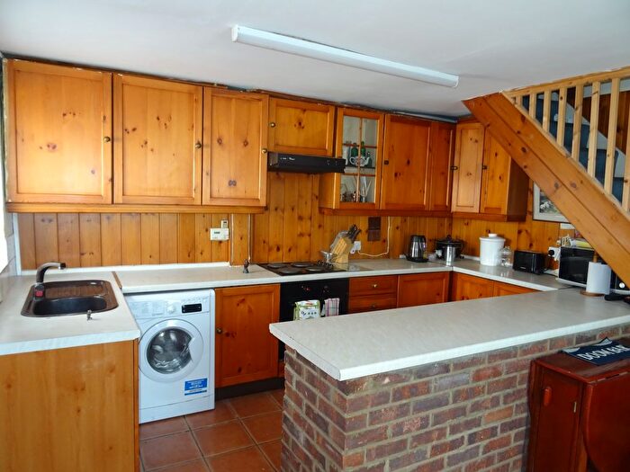 2 Bedroom Cottage For Sale In High Street, Wingham, Canterbury, CT3