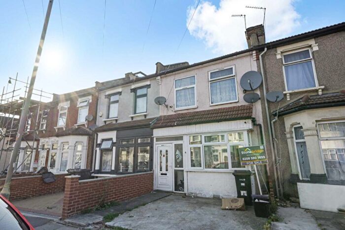 3 Bedroom Terraced House For Sale In Kingston Road, Ilford, IG1