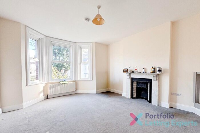 2 Bedroom Flat To Rent In Calling All Professional Couples! Newly Renovated Two Bed On Westby Road!, BH5