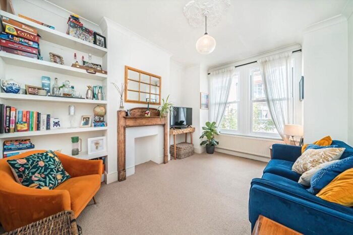 2 Bedroom Maisonette For Sale In Grenfell Road, Tooting, CR4
