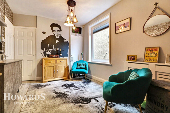 3 Bedroom Semi-Detached Bungalow For Sale In Kirkley Run, Lowestoft, NR33