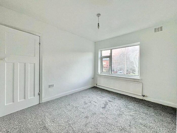 3 Bedroom Semi-Detached House To Rent In Honeywell Grove, Barnsley, S71