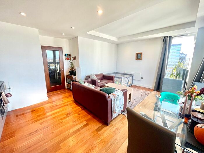 2 Bedroom Flat For Sale In Newport Road, Cardiff, CF24
