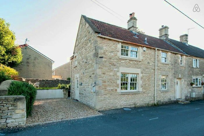 3 Bedroom Cottage To Rent In Silver Street, SN14