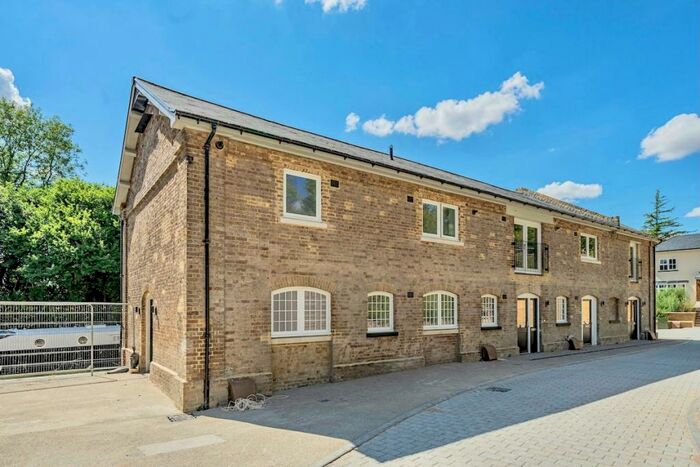 2 Bedroom Character Property To Rent In Bulbourne Yard, Bulbourne, Tring, HP23