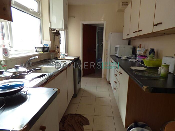 3 Bedroom Terraced House To Rent In Acorn Street, Leicester, LE4