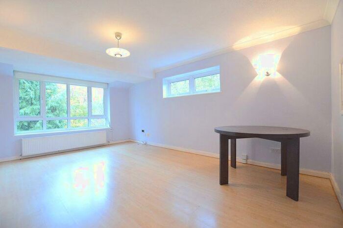 2 Bedroom Apartment To Rent In The Avenue, Hatch End, HA5