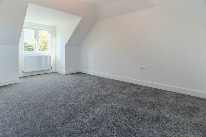 3 Bedroom Chalet For Sale In Eastfield Lane, Ringwood, Hampshire., BH24