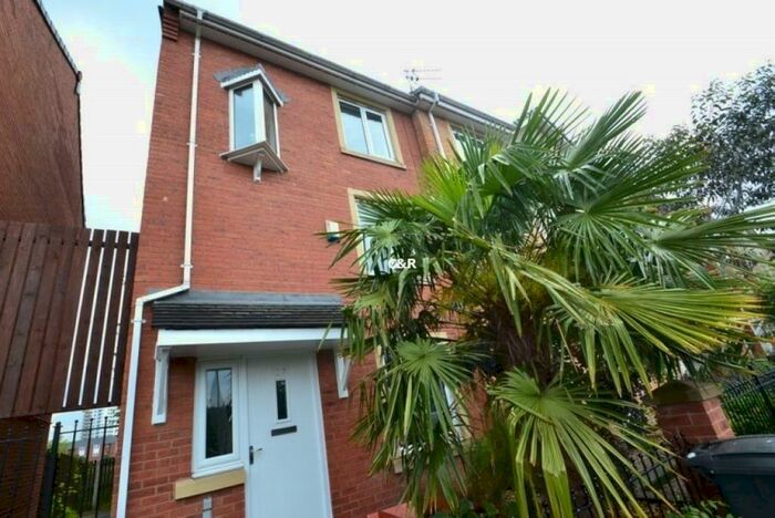 4 Bedroom Town House To Rent In Sadler Crt, Hulme, Manchester, M15