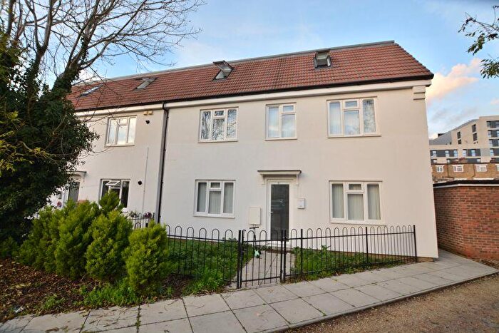 3 Bedroom Flat For Sale In Beechwood Gardens, Slough, SL1