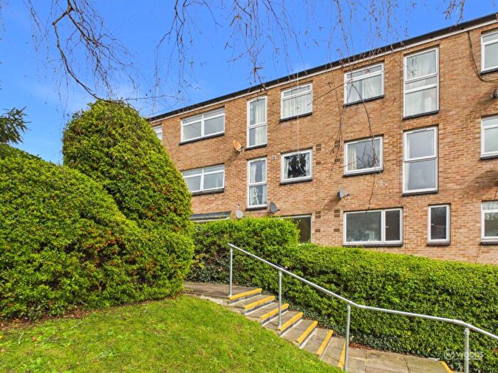 1 Bedroom Flat For Sale In Friars Wood, Forestdale, Croydon, CR0