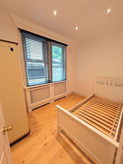 3 Bedroom Flat To Rent In The Drive, Ilford, IG1