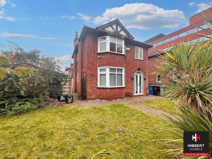 3 Bedroom Detached House For Sale In Sibson Road, Sale, M33