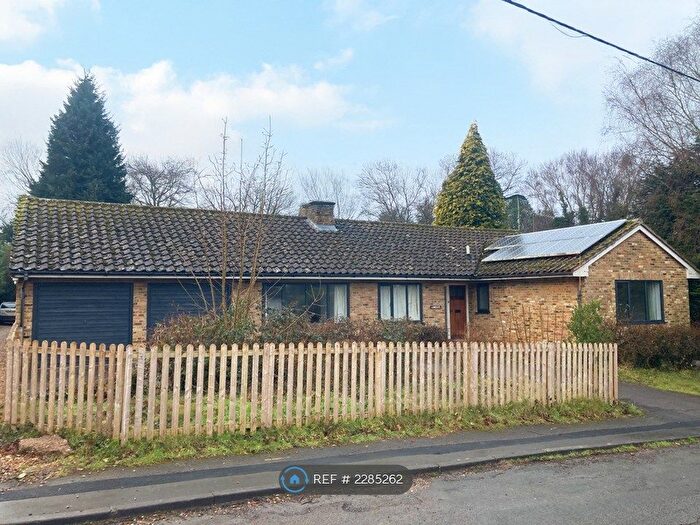 4 Bedroom Bungalow To Rent In Grange Avenue, Henley-On-Thames, RG9