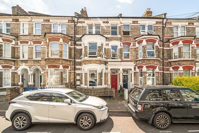 2 Bedroom Flat For Sale In Sandmere Road, Clapham, SW4