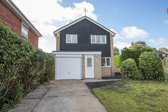 3 Bedroom Detached House For Sale In Pickton Close, Chesterfield, S40