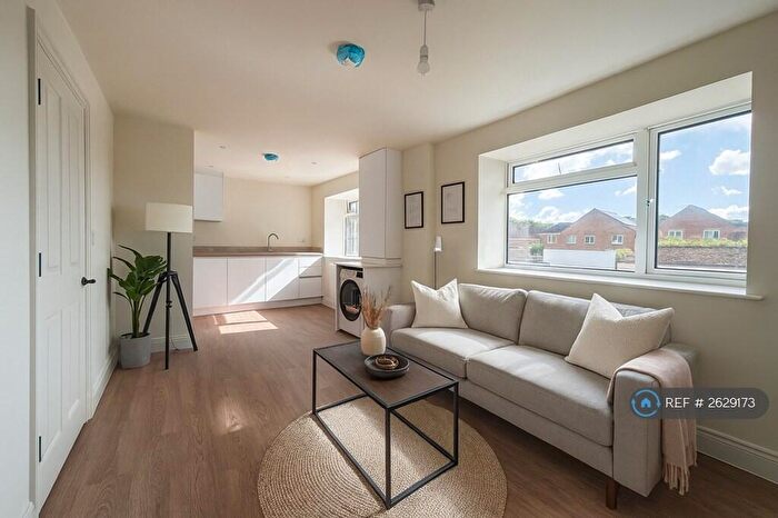3 Bedroom Flat To Rent In Willow Tree Apartments, Yate, Bristol, BS37
