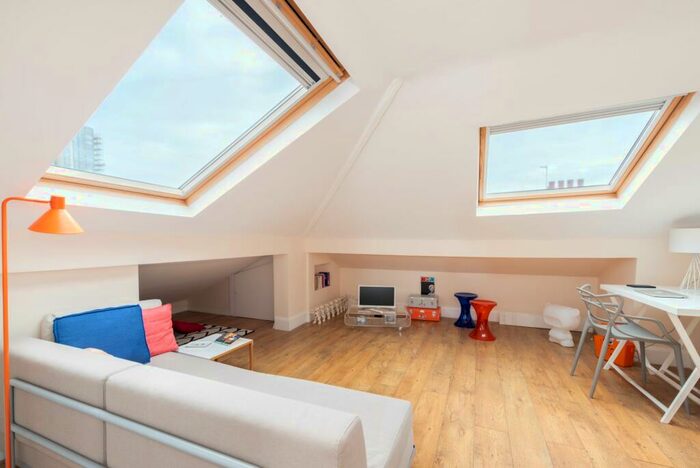 Apartment To Rent In King Henrys Road, London, NW3