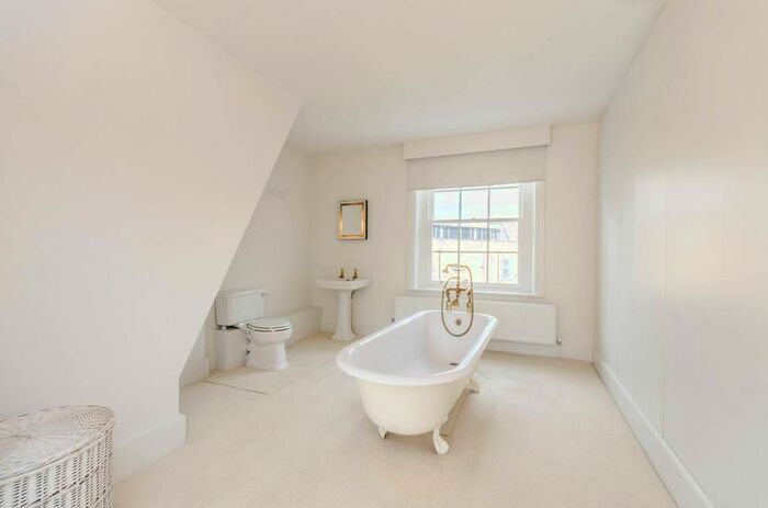 3 Bedroom Maisonette To Rent In Torriano Avenue, Kentish Town, London, NW5