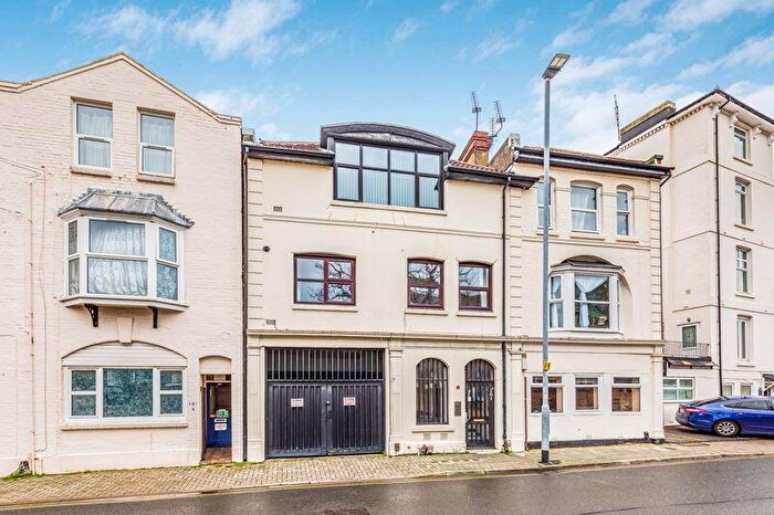 1 Bedroom Apartment To Rent In Clarendon Road, Southsea, PO4