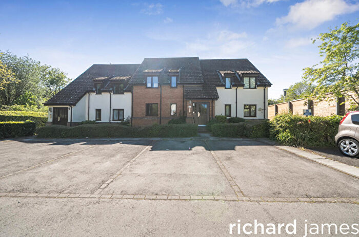 2 Bedroom Flat For Sale In The Birches, Marlborough Road, Old Town, SN3