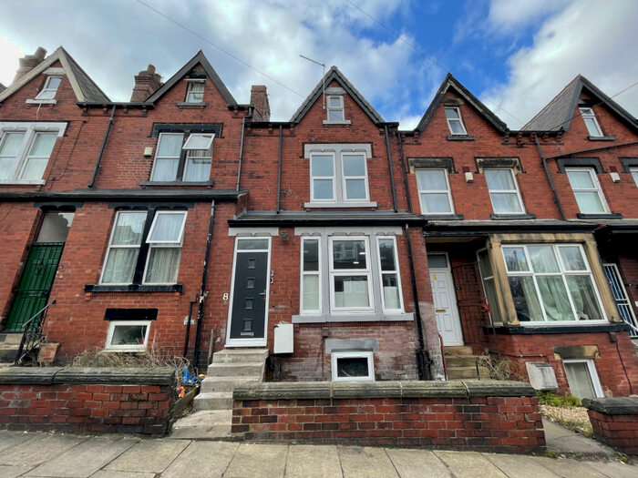 2 Bedroom Flat To Rent In Burchett Place, Leeds, West Yorkshire, LS6