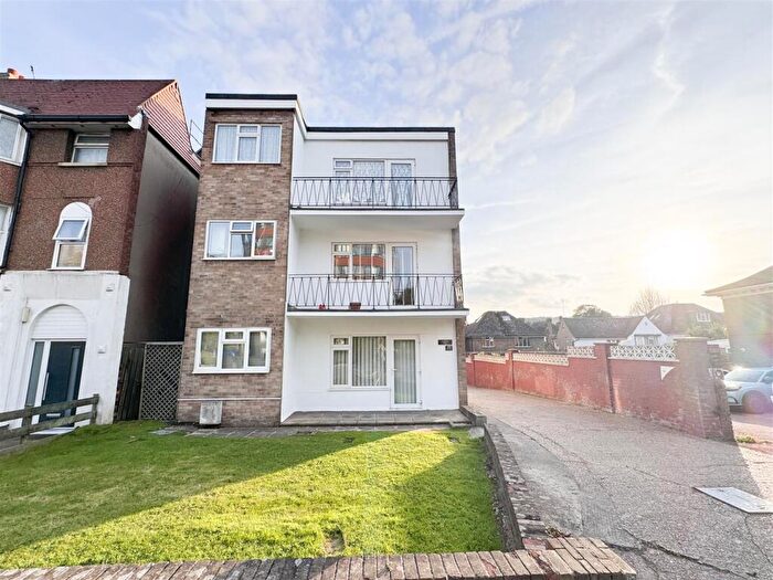 2 Bedroom Flat For Sale In Upperton Road, Eastbourne, BN21