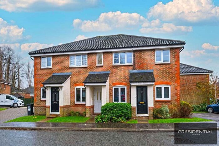 2 Bedroom Flat For Sale In Maybury Close, Loughton, IG10