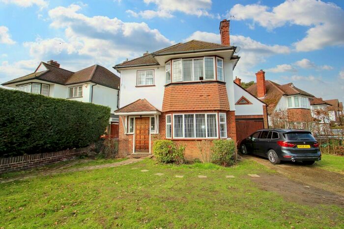 4 Bedroom Detached House To Rent In Chesterfield Drive, Hinchley Wood, KT10